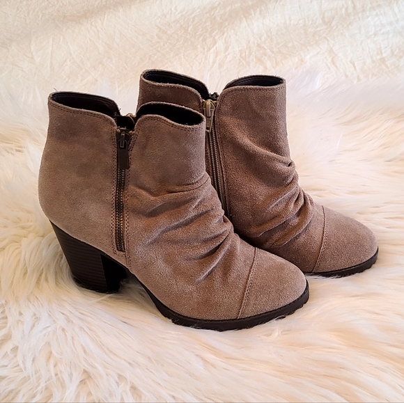 White mountain genuine leather taupe tan ankle boots size 9 - Picture 4 of 16